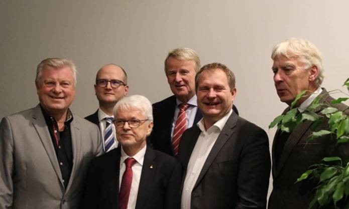 Bei der Ehrung: Prof. Dirk Dujesiefken, Dr. Moritz Patzer, Gerhard Doobe, Jan-Dieter Bruns, Senator Jens Kerstan und Prof. Klaus Neumann